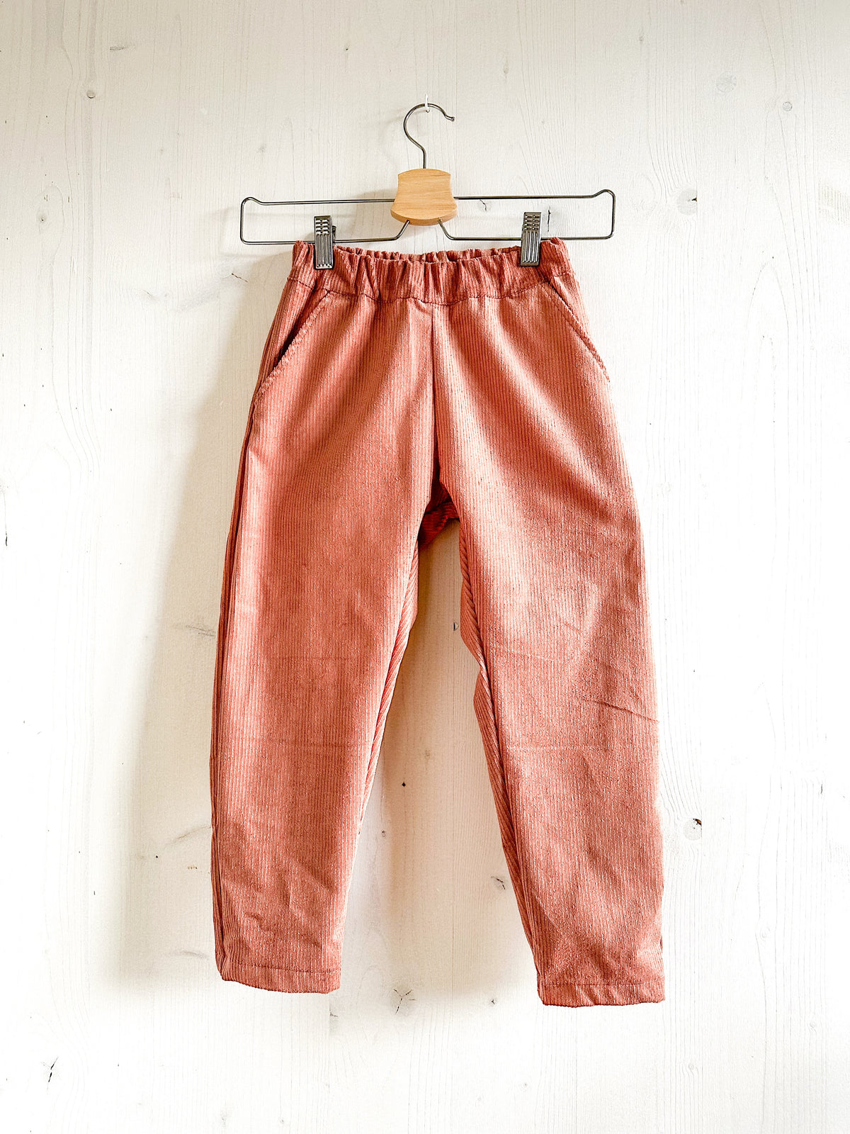 Cordhose Beerentöne