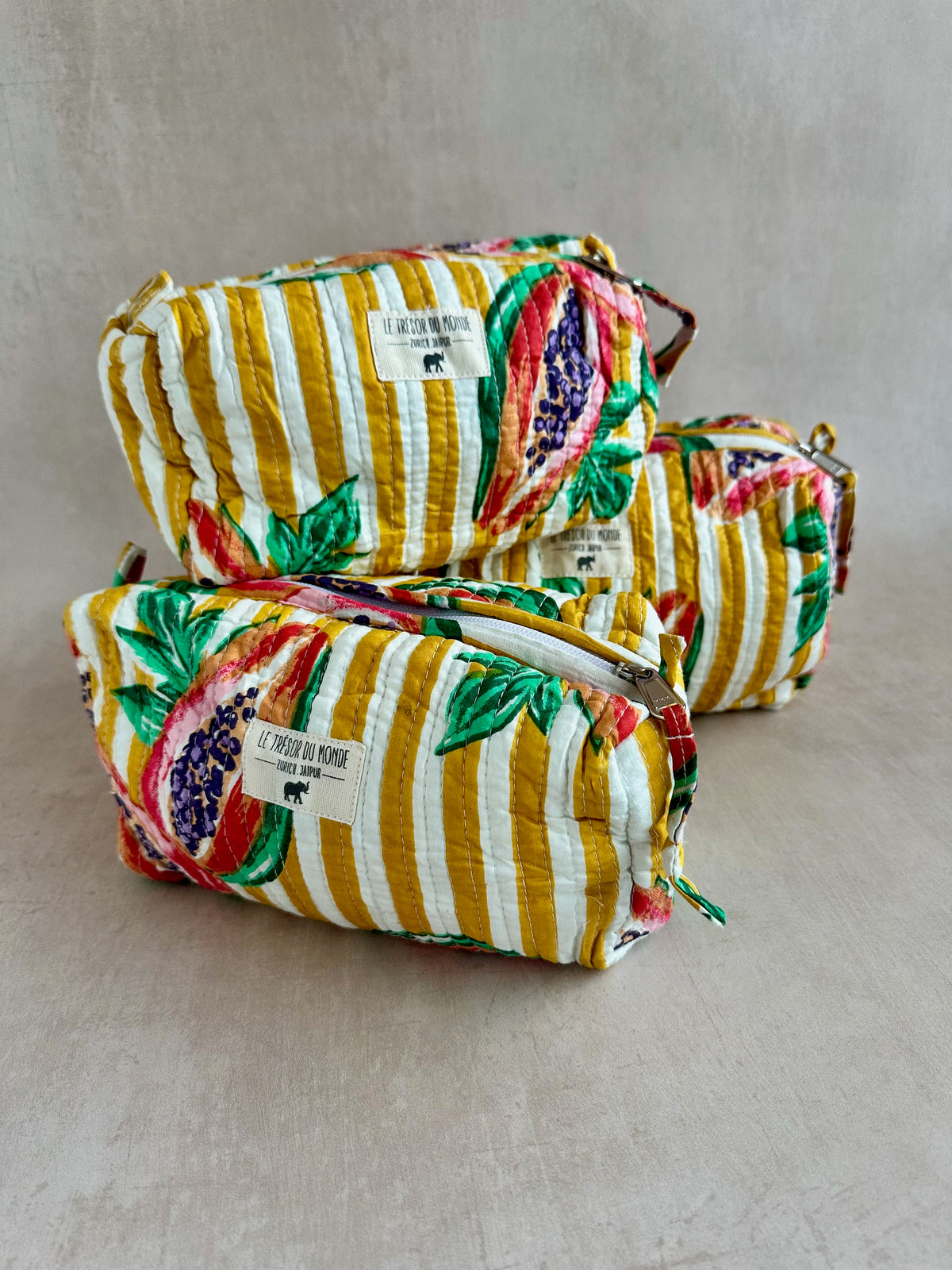 Yellow papaya Necessaire