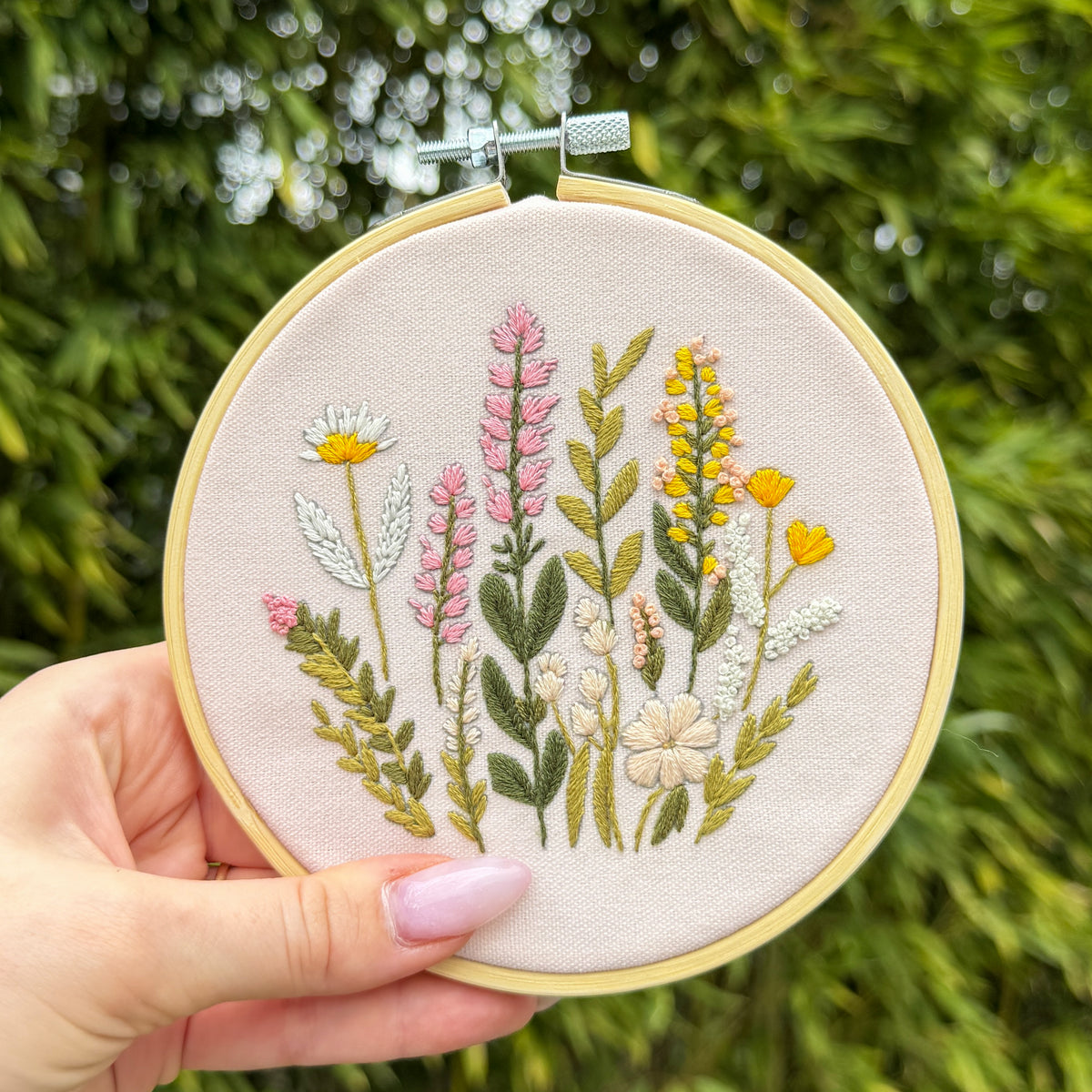 Stickset mit Stickrahmen "Blumenwiese"