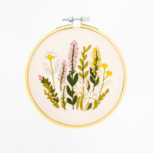 Stickset mit Stickrahmen "Blumenwiese"