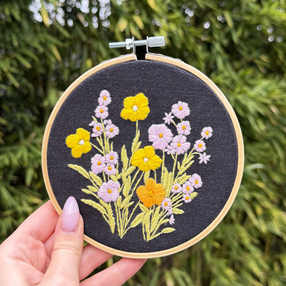 Stickset mit Stickrahmen "Glocken- & Ringelblume"