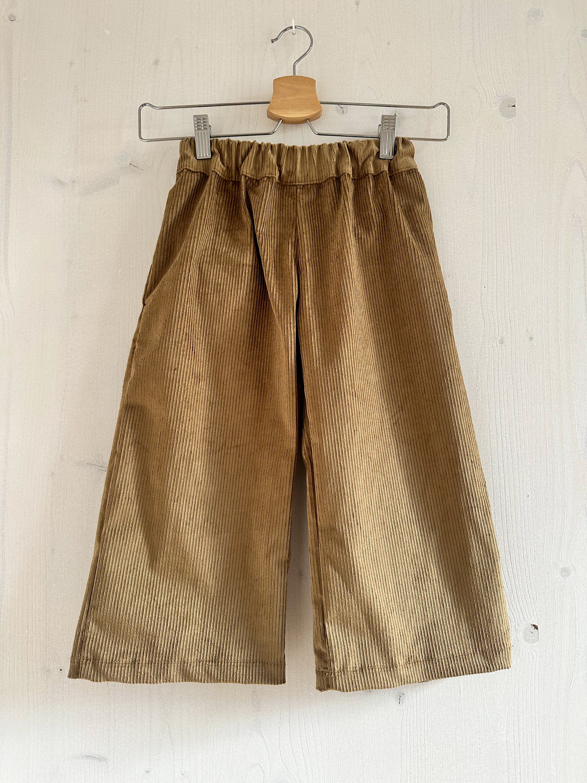 Culotte en velours côtelé tons naturels