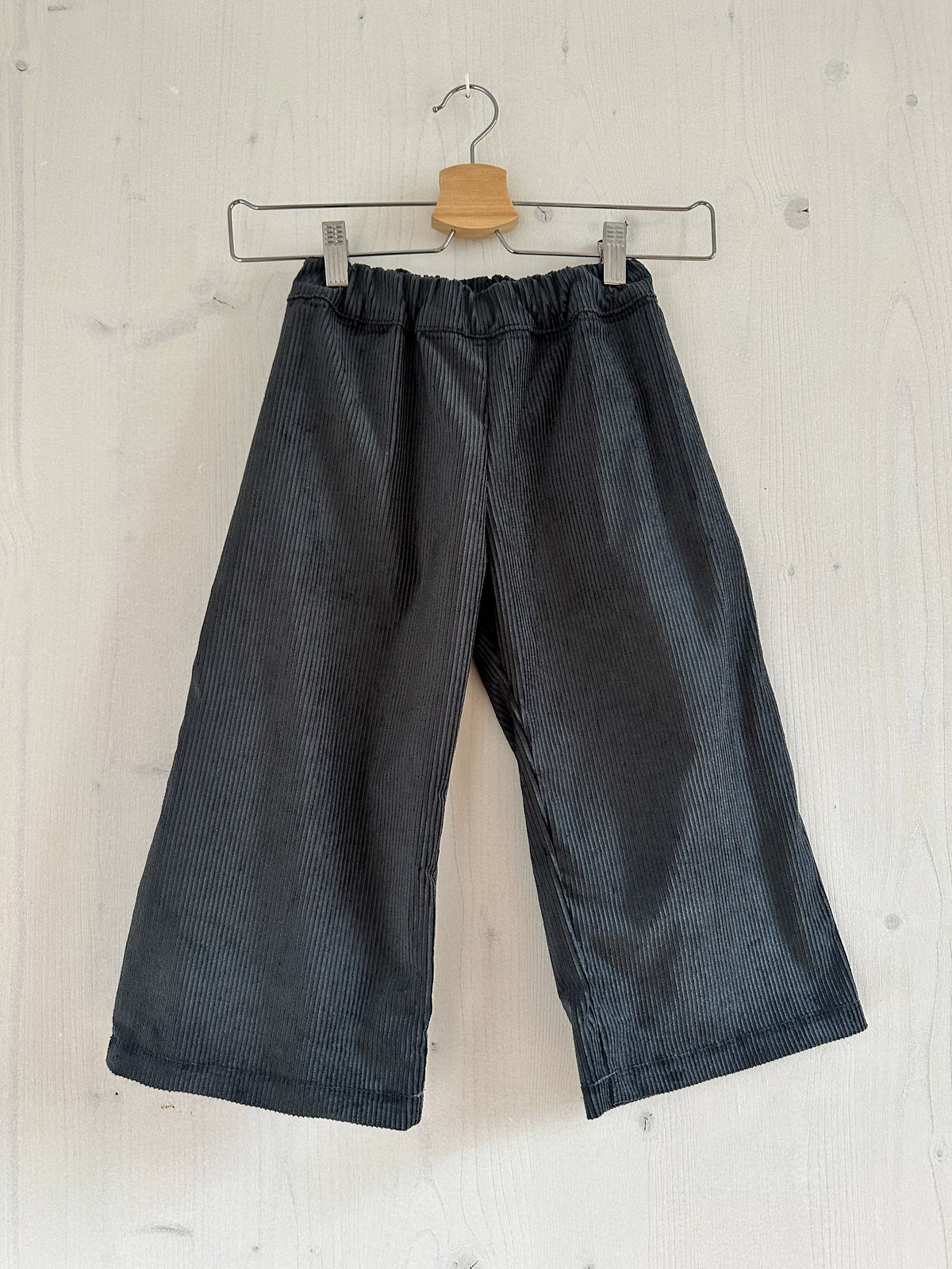 Culotte en velours côtelé tons naturels