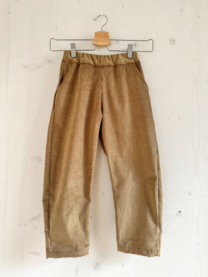 Pantalon en velours côtelé tons naturels