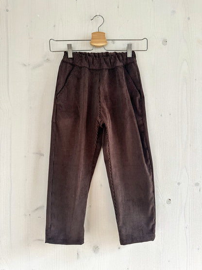 Pantalon en velours côtelé tons naturels