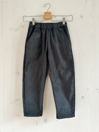 Pantalon en velours côtelé tons naturels