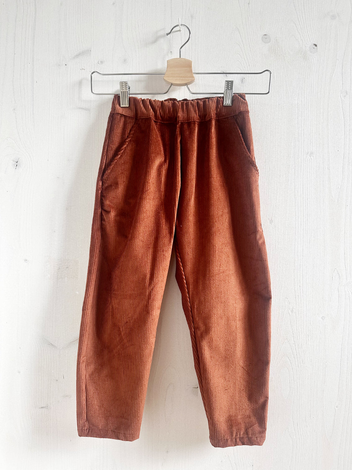 Cordhose Beerentöne