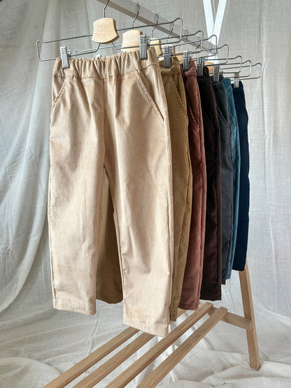 Pantalon en velours côtelé tons naturels