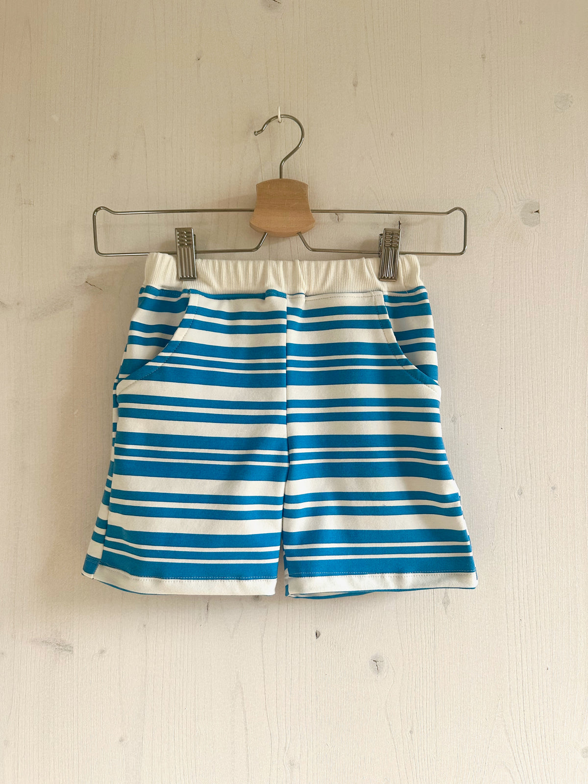 Short bleu/blanc à rayures